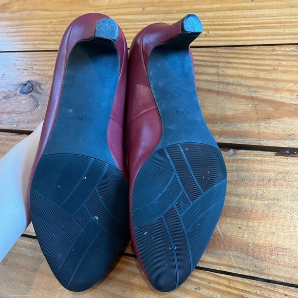 (388) ARRAY RED HEELS - Picture 4 of 9